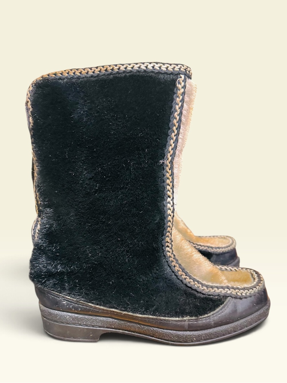 Vtg SnowTrax Boots Black Embroidered Trim Fur Mohair Fleece Snowbunny Boho 60s 6